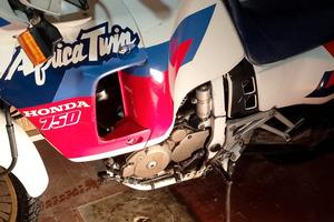 HONDA AFRICA TWIN 750 RD 04