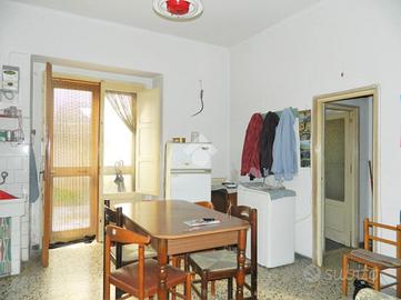 2 LOCALI A PUTIGNANO