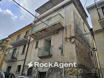 Casa indipendente di 100 m² con 4 locali a Gioiosa