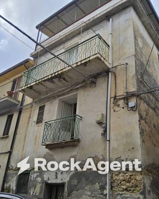 Casa indipendente di 100 m² con 4 locali a Gioiosa