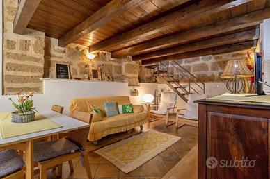 Alghero center steps to sea/beach. Fully equipped