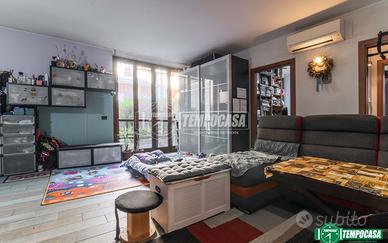 AMPIO MONOLOCALE DI 53 MQ CON AREA ESTERNA 35 MQ,