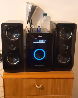 STEREO micro Hi-Fi LG FA164- Audio/ Video in Vendi