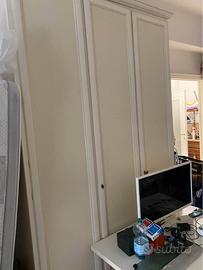 Armadio classico color crema