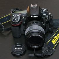 Macchina fotografica NIKON D 300 con obiettivo