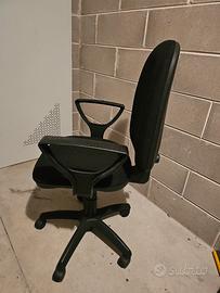 Sedia da ufficio girevole con ruote 