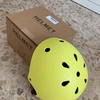 Casco bimbo/a bici, scooter, pattini,skate, NUOVO