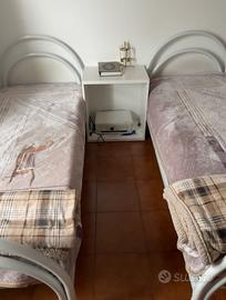 Letti singoli + comodino