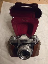 Macchina fotografica e cavalletto 