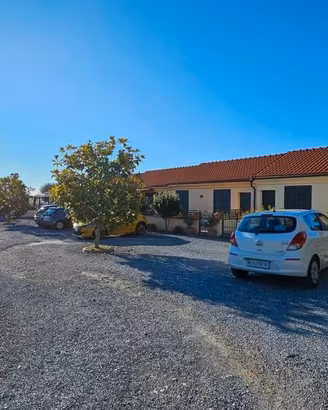 Casa indipendente con giardino e box