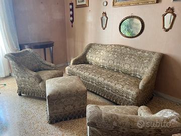 Set divano e poltrone e puff