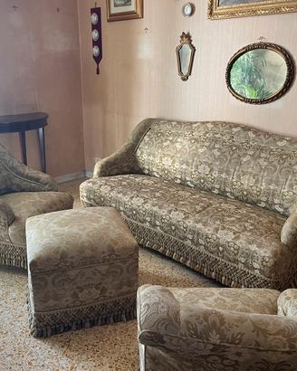 Set divano e poltrone e puff
