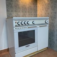 Cucina a gas con forno + cappa