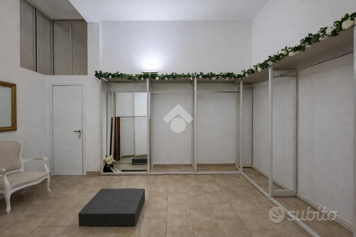 NEGOZIO A BRINDISI - Altro