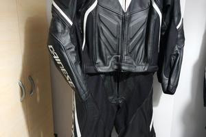 Tuta pelle DAINESE tg 27 (S/T) MAI INDOSSATA