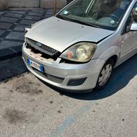 Ford fiesta incidentata