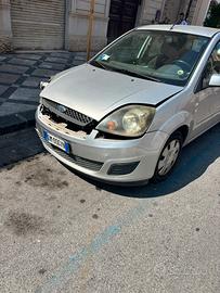 Ford fiesta incidentata