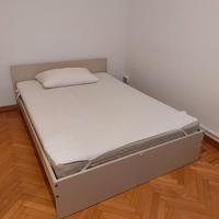 Letto Gursken di Ikea insieme a materasso Hafso