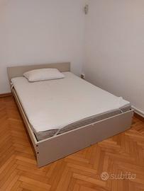 Letto Gursken di Ikea insieme a materasso Hafso