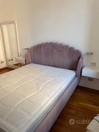 Letto matrimoniale rosa a conchiglia