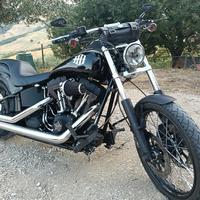 Harley Davidson con imbarcazione o gommone