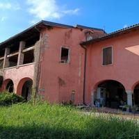 Appartamento trilocale da ristrutturare a Calvages