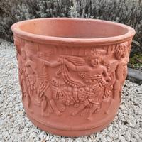 vaso con putti in rilievo