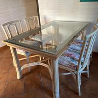 Tavolo con sedie in bamboo