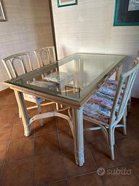 Tavolo con sedie in bamboo