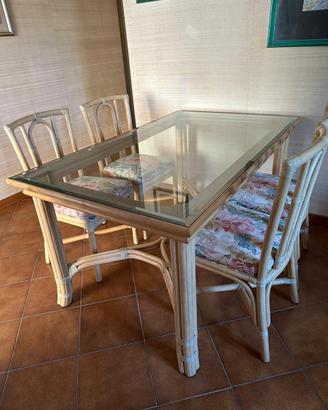 Tavolo con sedie in bamboo