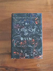 A touch of ruin, di Scarlett St. Clair