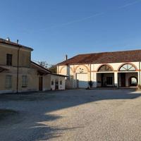 LOCALE COMMERCIALE-LABORATORIO- CASA ACCOSTATA