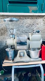 grattugia formaggio pane pepe