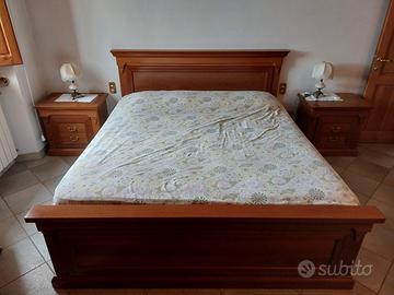 Camera da letto matrimoniale completa in legno