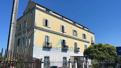 Palazzo / Stabile di 2875 m² con più di 5 locali a