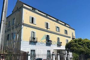 Palazzo / Stabile di 2875 m² con più di 5 locali a