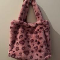 Borsa morbida pelo rosa con cuori