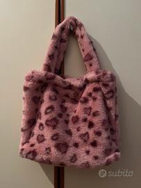 Borsa morbida pelo rosa con cuori