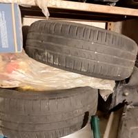 2 gomme macchina Ford fusion e 4 fari