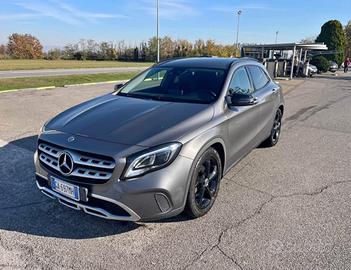MERCEDES GLA 180 BUSINESS EXTRA