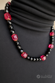 Collana vintage nera e fucsia con perle sfaccettat