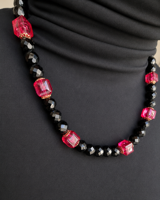 Collana vintage nera e fucsia con perle sfaccettat