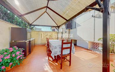 Villa a Schiera a Fiumicino Via Sedilo 5 locali