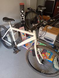 vari oggetti per 150 euro trattabili 