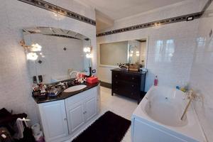 Villa di 312 m² con più di 5 locali e box auto dop