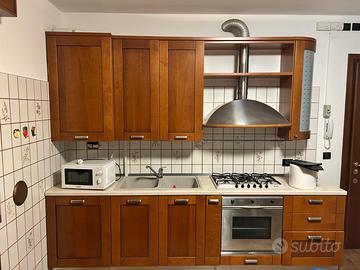 Cucina completa di elettrodomestici