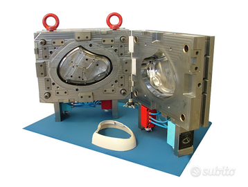 Operatore stampaggio plastica iniezione