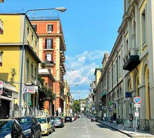 MONOLOCALE A NAPOLI