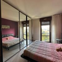 Camera da letto nera lucida