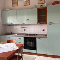Cucina lineare  con elettrodomestici